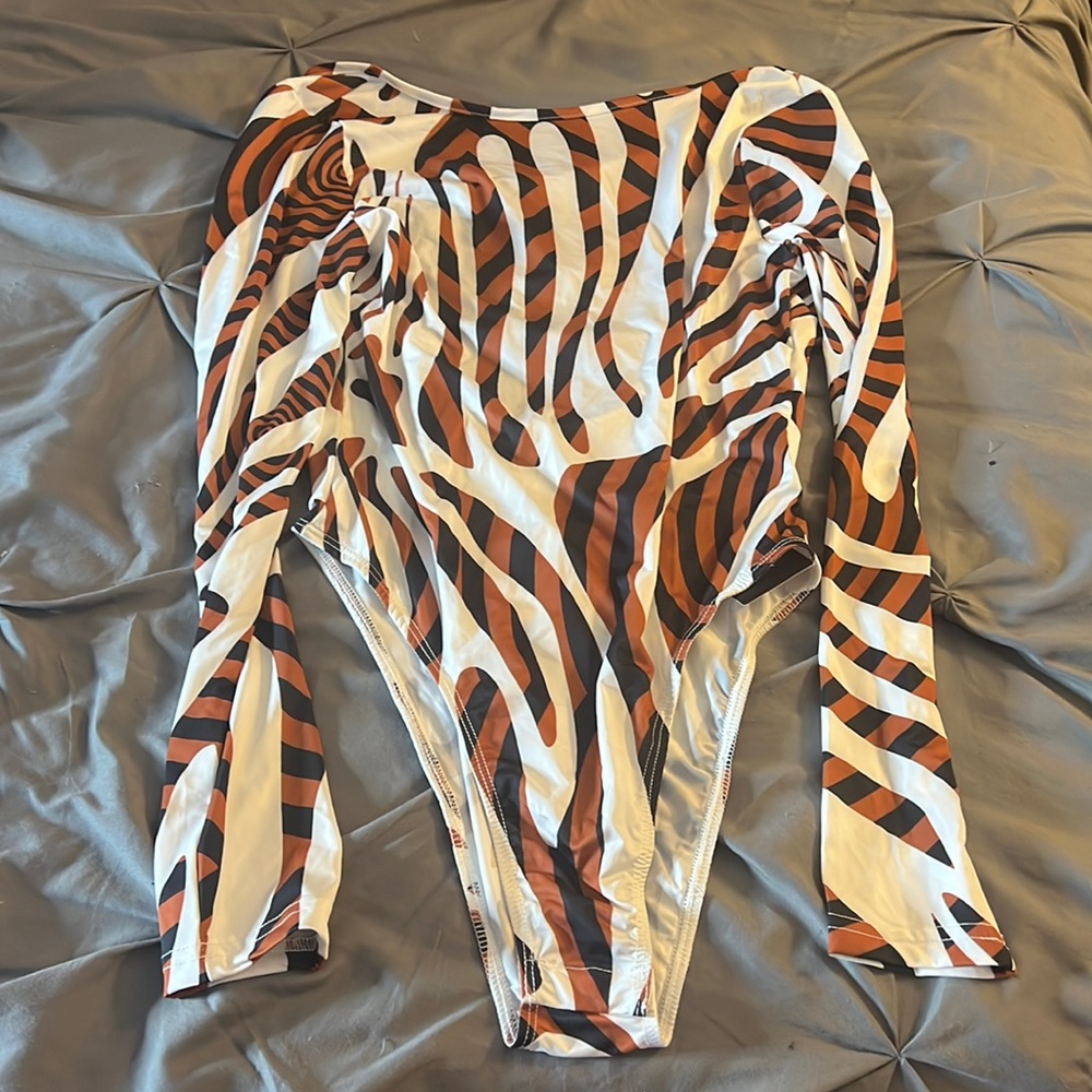 Patterned open back body suit.